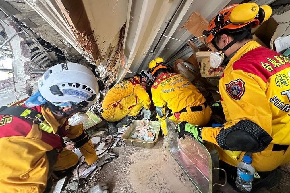 台湾、地震で取り残された人々の救出を急ぐ - 2