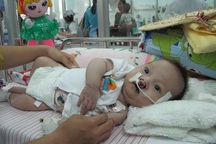 Bé Nhân Nghĩa sau ca mổ: khoai tím hết tím