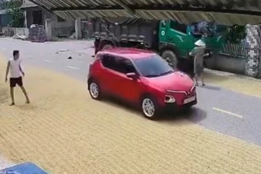 Va chạm xe tải trên đoạn đường phơi lúa, 2 mẹ con tử vong