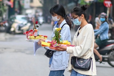 Giới trẻ đổ xô về chùa Hà vái vọng cầu duyên trong ngày 20/10