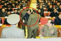 Chú ông Kim Jong-un bị bắt ngay tại phiên họp