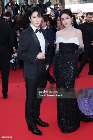 Cannes cấm hở bạo, dàn mỹ nhân quốc tế lách luật thế nào trong lễ khai mạc? - 15