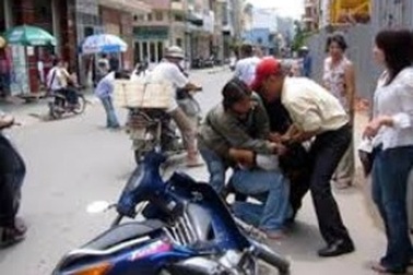 Bị truy bắt, trộm đâm 3 công an trọng thương