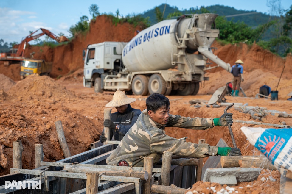 Ý Đảng hợp lòng dân: Tái định cư sau Yagi và “những ngôi làng của niềm tin”  - 15 Ý Đảng hợp lòng dân: Tái định cư sau Yagi và “những ngôi làng của niềm tin”  - 15