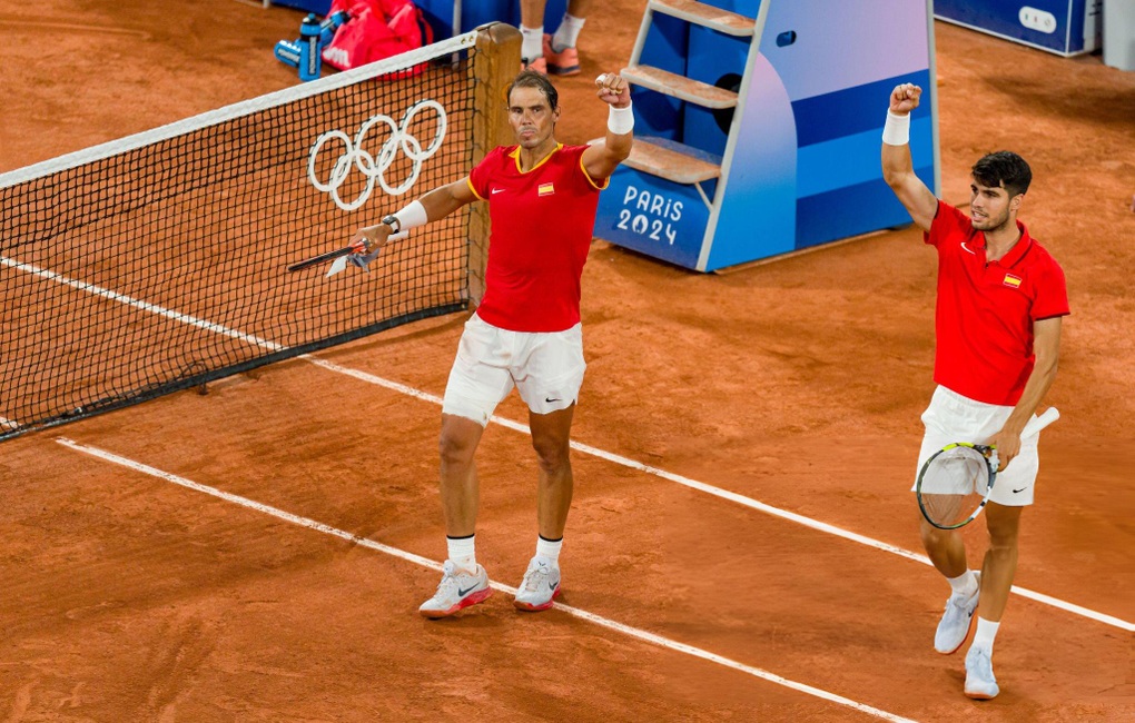 Djokovic, Alcaraz áp đảo đối thủ ở trận mở màn Olympic - 2 Djokovic, Alcaraz áp đảo đối thủ ở trận mở màn Olympic - 2