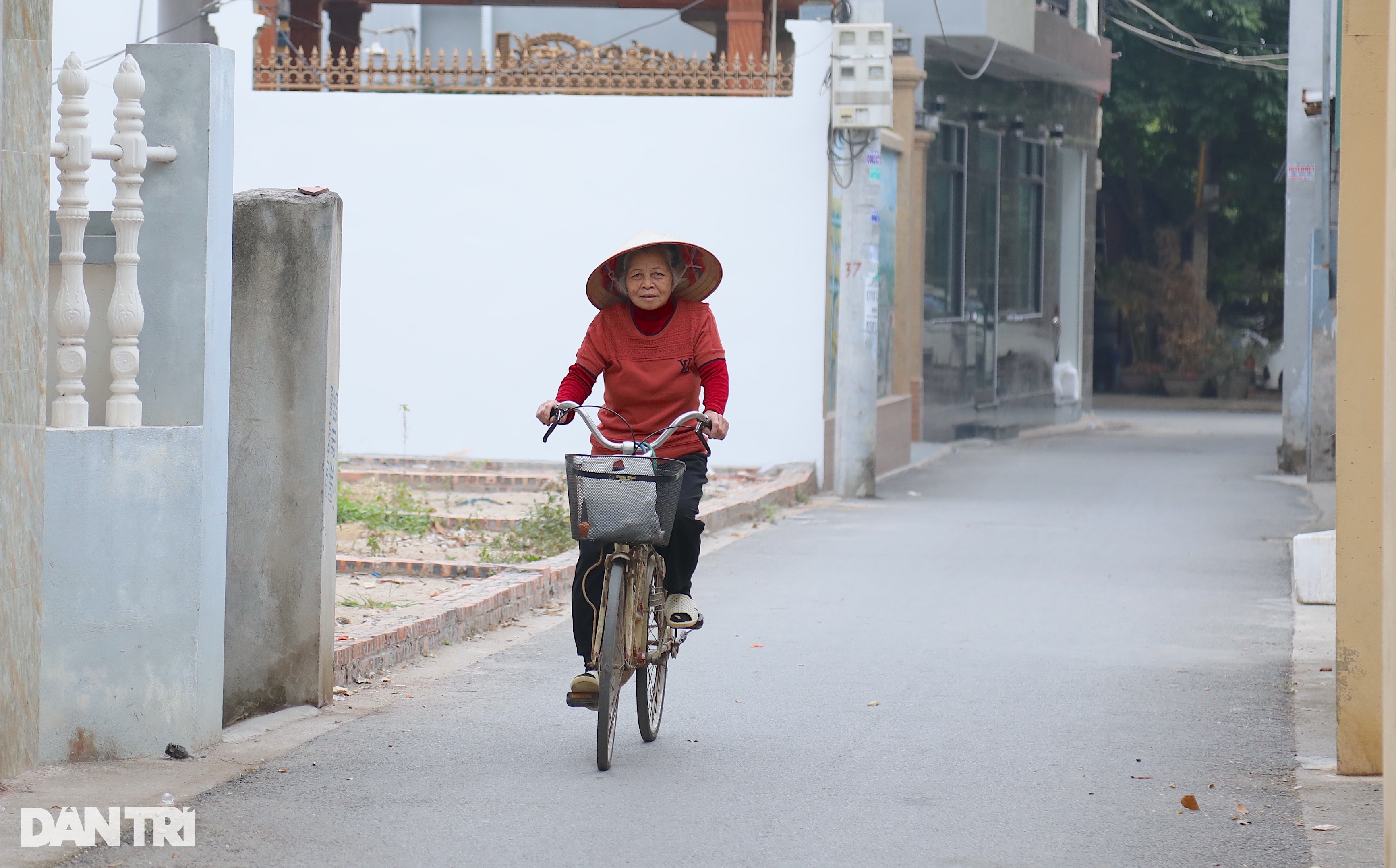 Chủ nhà gửi con qua đêm rồi không về, người phụ nữ nuôi con hộ suốt 21 năm - 1