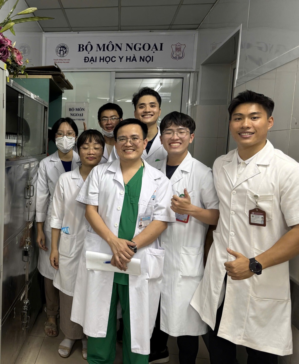 គ្រូពេទ្យថ្នាក់ទី២ រៀន១២ម៉ោងក្នុងមួយថ្ងៃ ស្រលាញ់របួស - ៣ Á khoa bác sĩ nội trú học 12 tiếng mỗi ngày, yêu thích khâu vết thương - 3