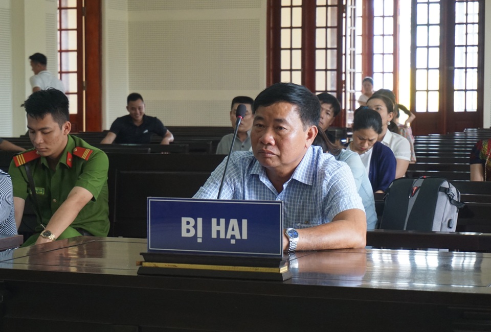 Những “điểm mờ” trong vụ án lừa đảo có sự tham gia của cán bộ ngân hàng - 1 Những “điểm mờ” trong vụ án lừa đảo có sự tham gia của cán bộ ngân hàng - 1