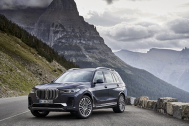 BMW X7 đã sẵn sàng cho cuộc chiến với Mercedes-Benz GLS