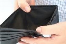 Vợ con sống kham khổ cả tháng vì 1 phút sĩ diện của chồng