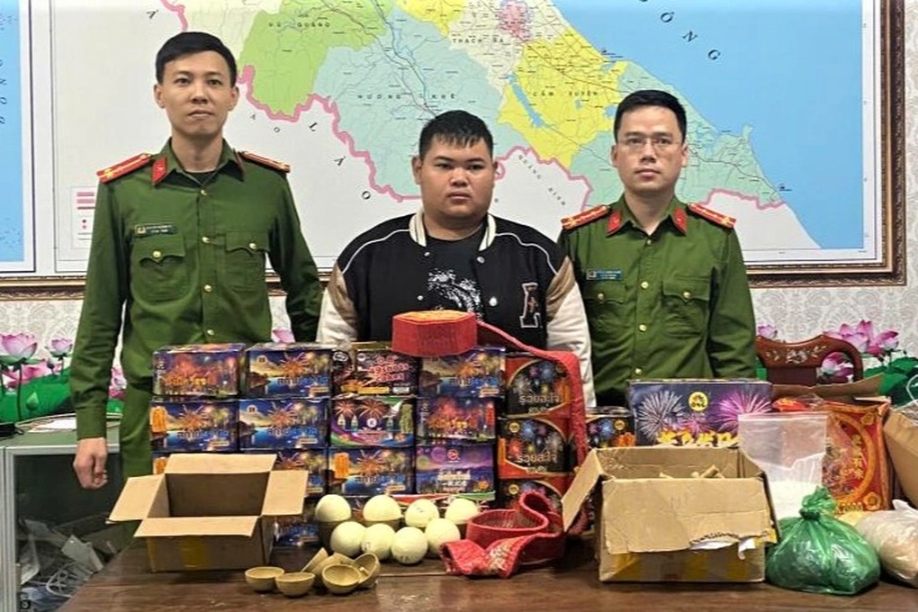 Triệt phá chợ ngầm giao dịch hơn 6 tấn pháo - 1