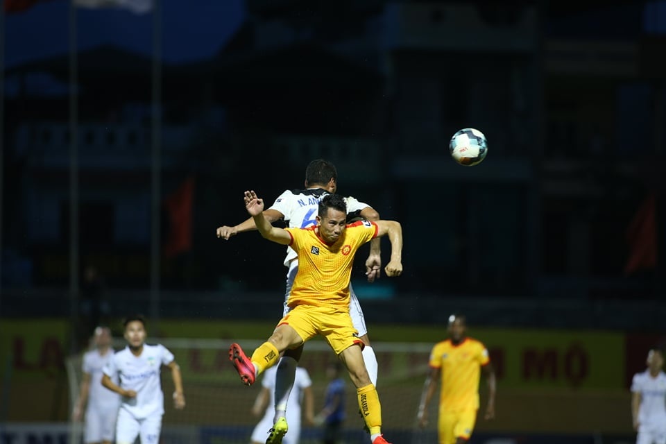 Anh Đức xuất trận, HA Gia Lai vẫn hòa nhạt nhòa trước Thanh Hóa - 2