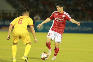 HLV Hà Tĩnh nói điều bất ngờ về cầu thủ khoá chặt Công Phượng