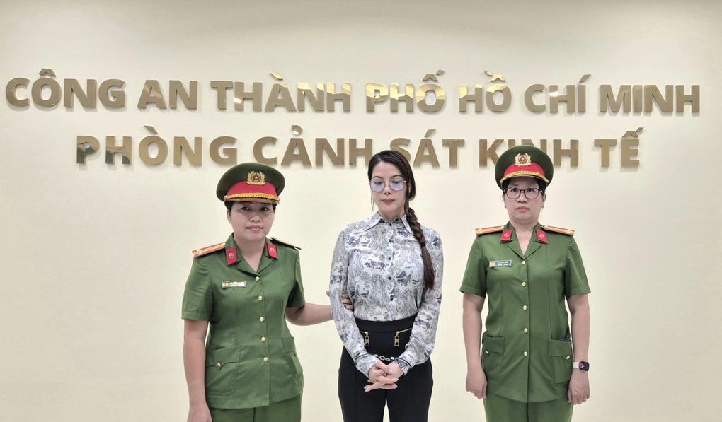 Trương Ngọc Ánh: Từ nữ hoàng cảnh nóng” đến cú sốc vướng vào vòng lao lý - 1 Trương Ngọc Ánh: Từ nữ hoàng cảnh nóng” đến cú sốc vướng vào vòng lao lý - 1