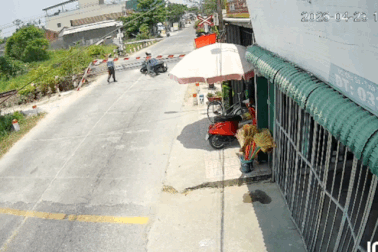 Nhân viên đường sắt nói về vụ người đàn ông say rượu tông gãy gác chắn