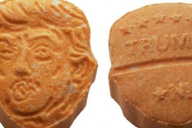 Đức tịch thu 5.000 viên thuốc lắc có hình giống ông Trump