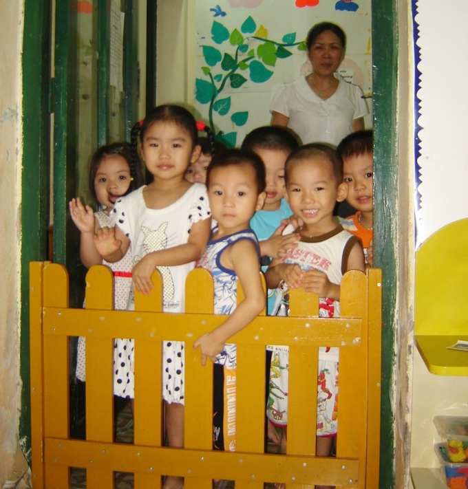 Những cơ sở trông trẻ nhỏ cần làm rào chắn. Ảnh: Bạch Dương