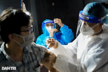 TPHCM: Biểu đồ F0 dần đi ngang sau hơn 2 tháng giãn cách các cấp độ