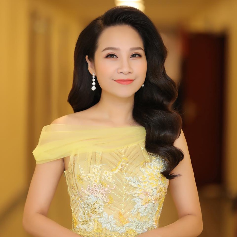 Diva Thanh Lam, Á hậu Thụy Vân tác nghiệp như thời chiến cổ vũ TPHCM - 5 Diva Thanh Lam, Á hậu Thụy Vân tác nghiệp như thời chiến cổ vũ TPHCM - 5