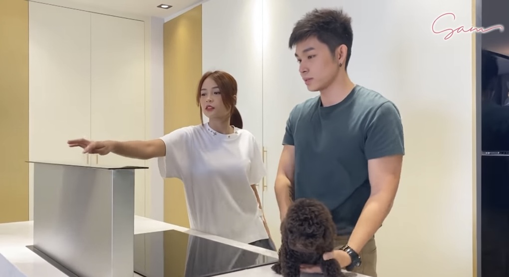 Cuộc sống xa hoa của hot girl Sam: Sở hữu xe bạc tỷ, tài sản hơn 2 triệu đô - 5 Cuộc sống xa hoa của hot girl Sam: Sở hữu xe bạc tỷ, tài sản hơn 2 triệu đô - 5