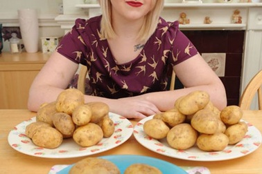 Cô gái chỉ ăn được khoai tây