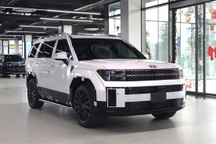 Santa Fe được giảm giá tới 200 triệu đồng, sức bán vẫn thua Toyota Fortuner