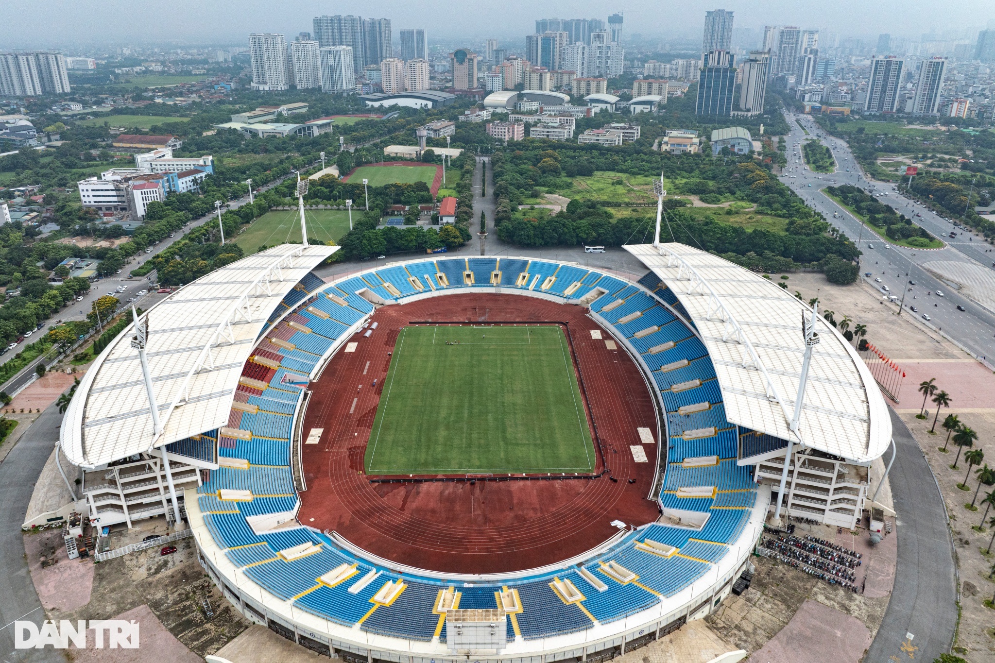 View -     Sân Mỹ Đình "khoác áo mới" trước trận đội tuyển Việt Nam gặp Philippines | Báo Dân trí