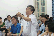 Thuốc giá “bèo”, chất lượng kém “tràn” vào bệnh viện?