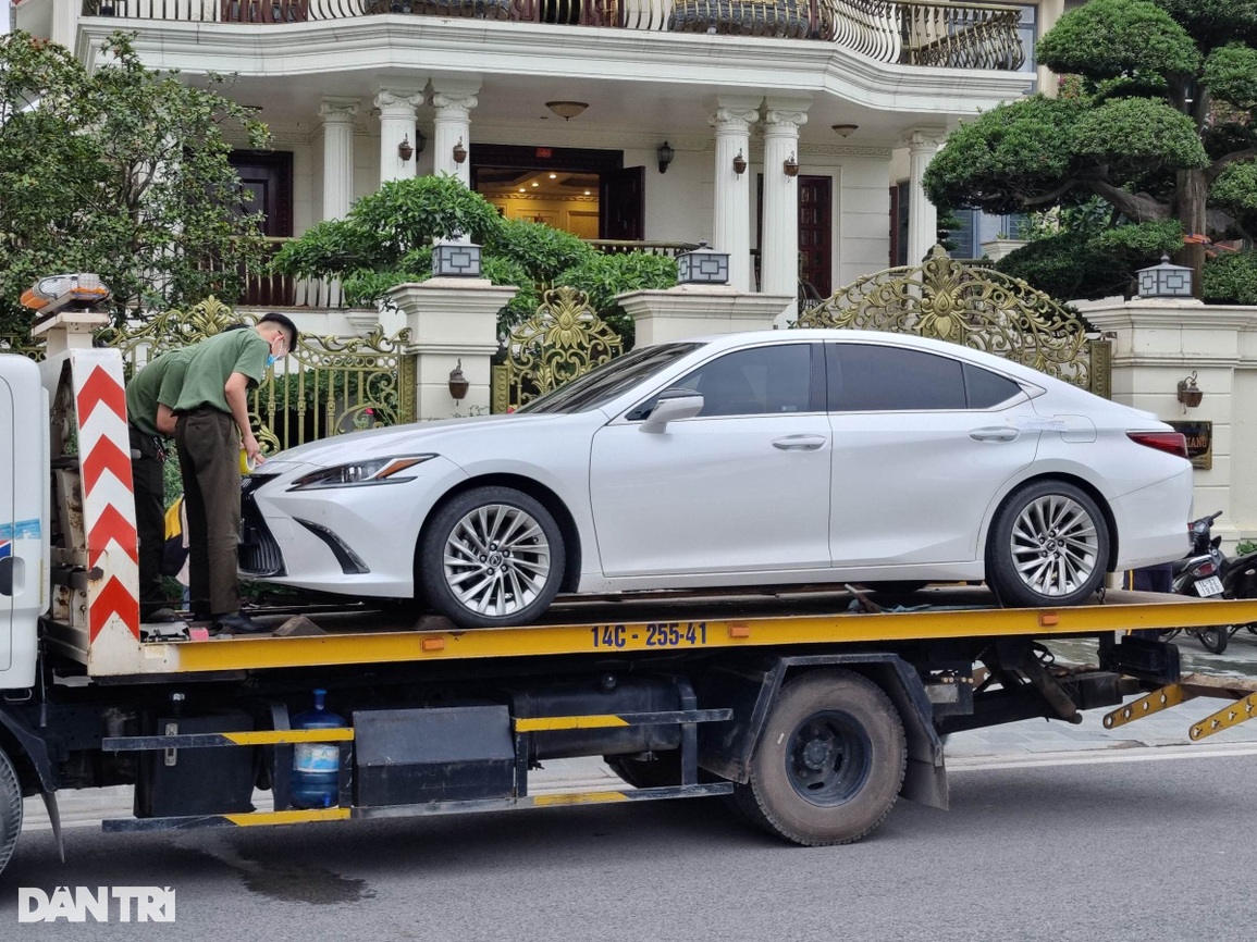 Vì sao 4 xe sang bị tạm giữ trong vụ bắt nguyên Chủ tịch TP Hạ Long? - 2 Vì sao 4 xe sang bị tạm giữ trong vụ bắt nguyên Chủ tịch TP Hạ Long? - 2