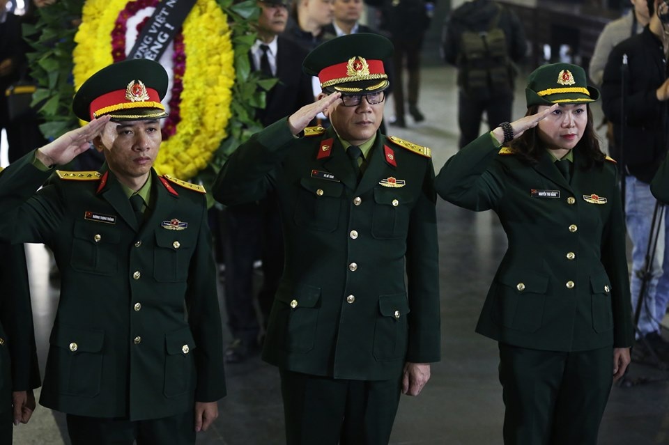 Nghẹn ngào giây phút tiễn biệt giọng ca Opera hàng đầu Việt Nam - 9 Nghẹn ngào giây phút tiễn biệt giọng ca Opera hàng đầu Việt Nam - 9