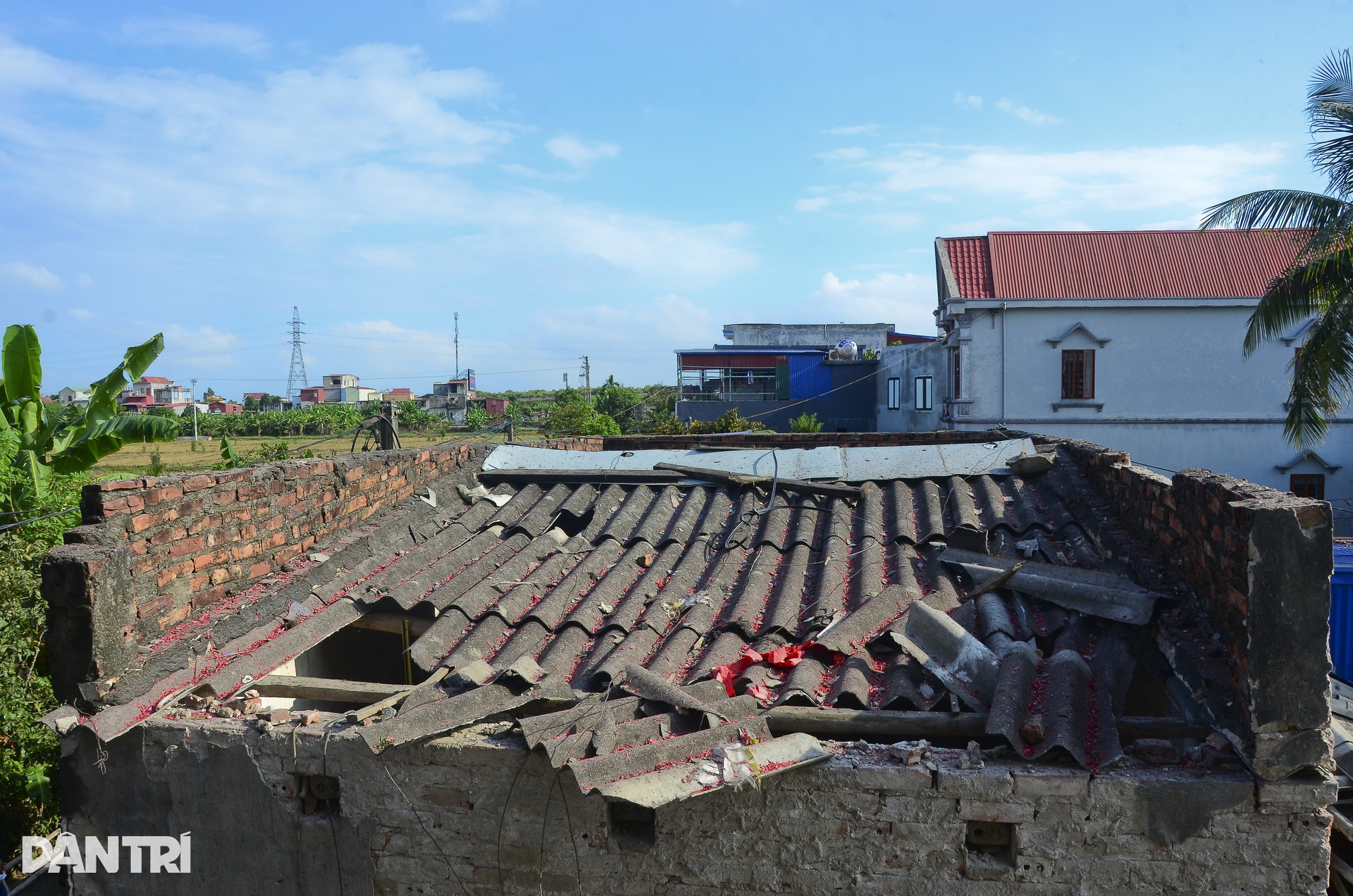 Hiện trường vụ nổ như bom ở Hải Phòng - 5 Hiện trường vụ nổ như bom ở Hải Phòng - 5