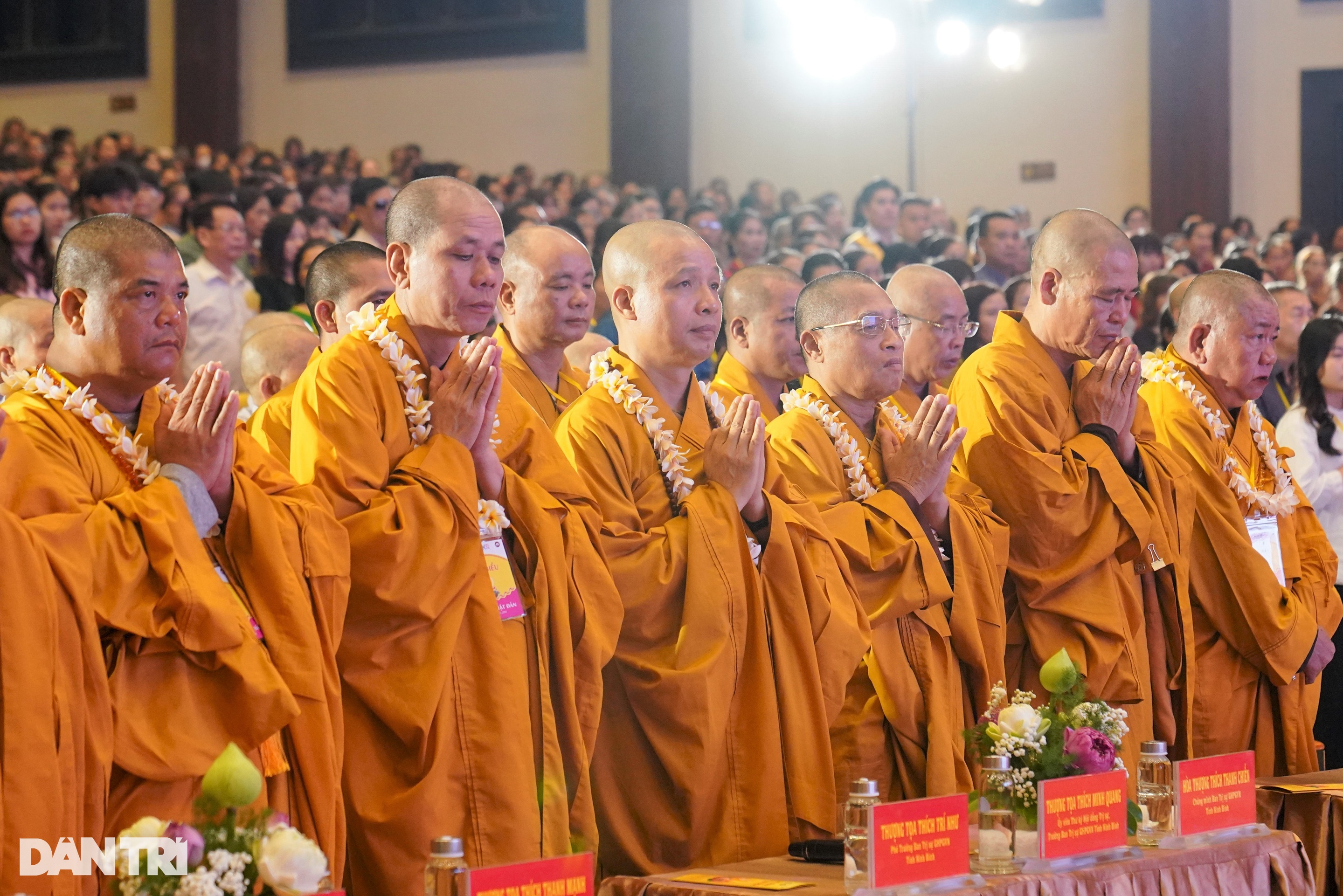 Hàng nghìn người chiêm bái, tắm Phật mừng đại lễ Phật đản tại chùa Bái Đính - 2 Hàng nghìn người chiêm bái, tắm Phật mừng đại lễ Phật đản tại chùa Bái Đính - 2