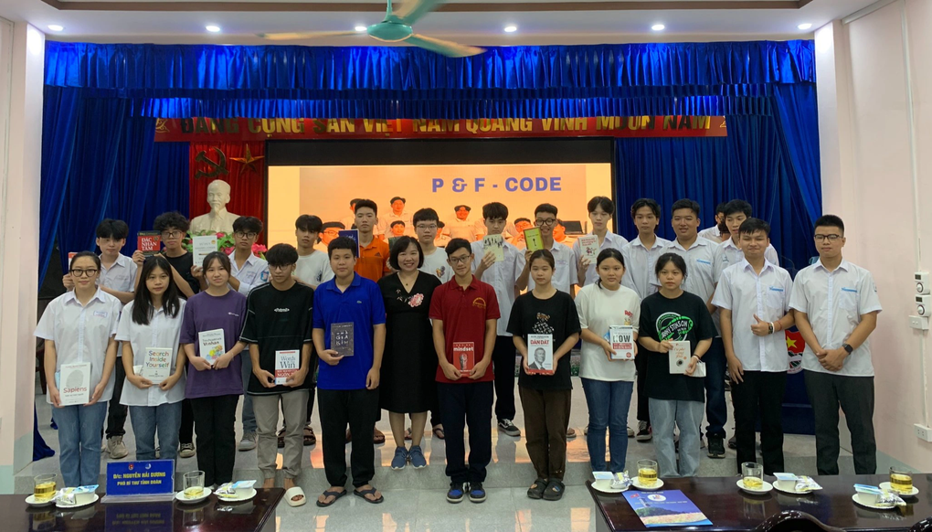 Học sinh và đoàn viên Hà Giang học hỏi ứng dụng công nghệ thông tin - 2 Học sinh và đoàn viên Hà Giang học hỏi ứng dụng công nghệ thông tin - 2