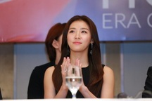 Cận cảnh vẻ đẹp hút hồn của Ha Ji Won tại Hà Nội