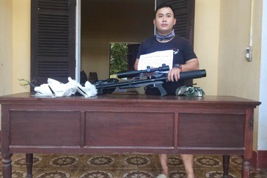 Xử phạt một thanh niên dùng súng hơi bắn chim trái phép