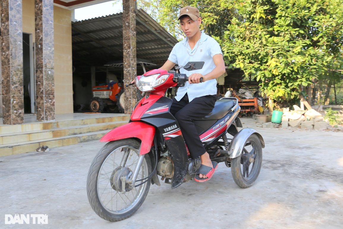 Từ cây mọc hoang dại, thanh niên khuyết tật chế ra tinh dầu, thu tiền triệu - 4 Từ cây mọc hoang dại, thanh niên khuyết tật chế ra tinh dầu, thu tiền triệu - 4