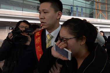 Nước mắt và giận dữ đợi tin về máy bay Malaysia