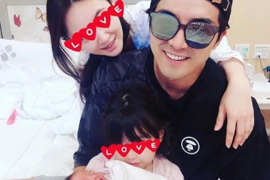 Sau scandal ngoại tình, mỹ nam Hạ Quân Tường khoe con gái thứ hai