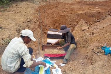 Vụ san ủi mặt bằng khiến nhiều ngôi mộ “biến mất”: Đình chỉ thi công