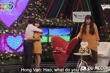 Thầy giáo 28 tuổi được "đặc cách" ôm đối phương 4 lần trong show hẹn hò