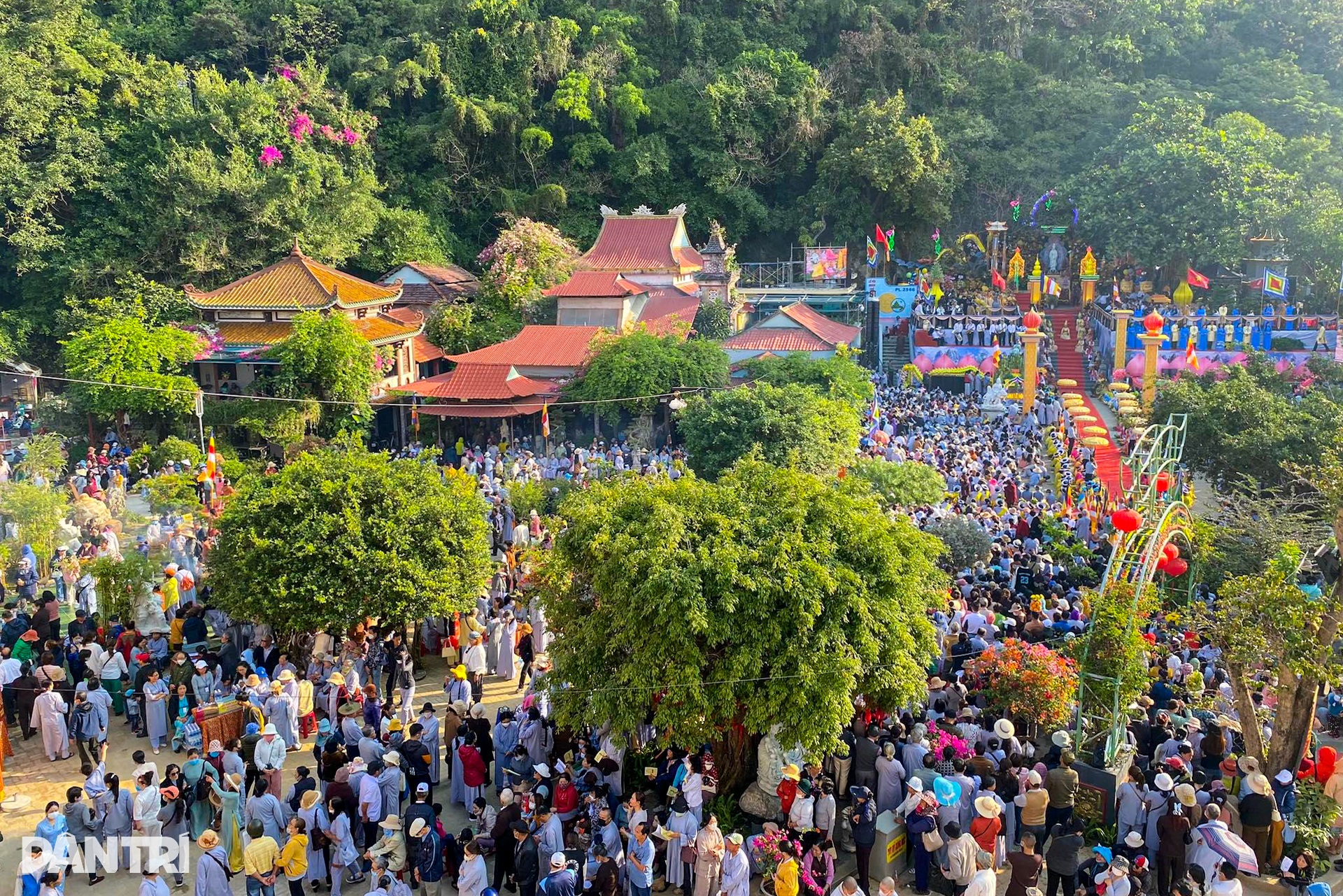 Vạn người chiêm bái lễ hội Quán Thế Âm Đà Nẵng - 1 Vạn người chiêm bái lễ hội Quán Thế Âm Đà Nẵng - 1