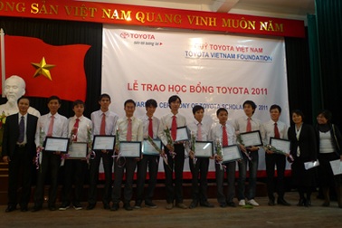 146 sinh viên xuất sắc nhận học bổng Toyota 2011