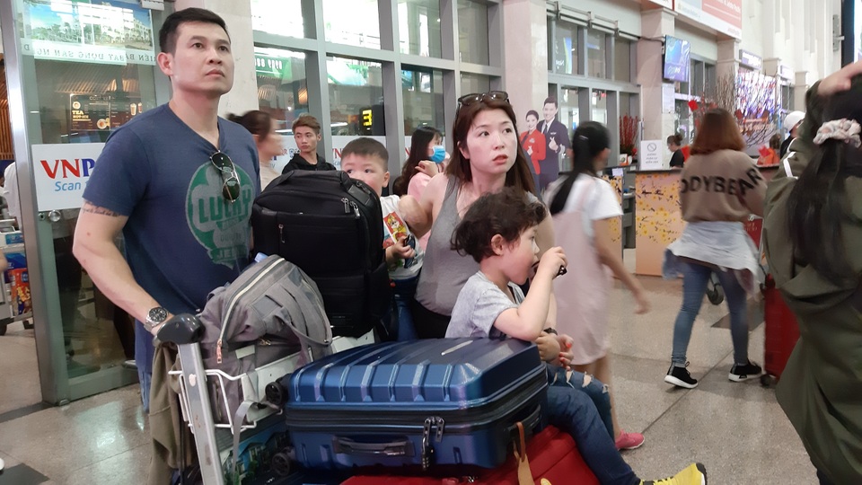 Vật vạ nửa ngày ở sân bay chờ được về quê ăn Tết - 6