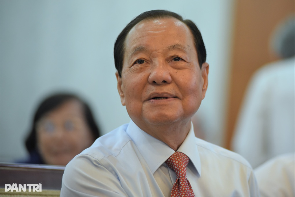 Bí thư Nguyễn Văn Nên: So sánh với thế giới để định vị TPHCM đang ở mức nào - 2 Bí thư Nguyễn Văn Nên: So sánh với thế giới để định vị TPHCM đang ở mức nào - 2