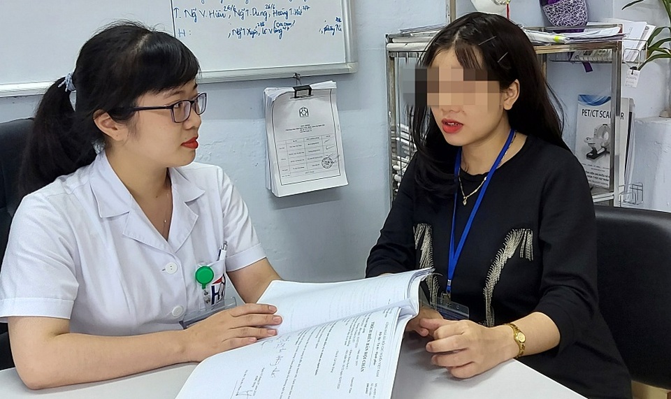 Nữ bệnh nhân 22 tuổi “vượt qua” ung thư để được làm mẹ - 2 Nữ bệnh nhân 22 tuổi “vượt qua” ung thư để được làm mẹ - 2