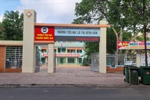 Vụ trường thu sai quy định: Yêu cầu trả lại tiền, cắt mọi thi đua