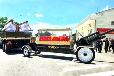 Đưa linh cữu nguyên Chủ tịch nước Trần Đức Lương về quê nhà Quảng Ngãi