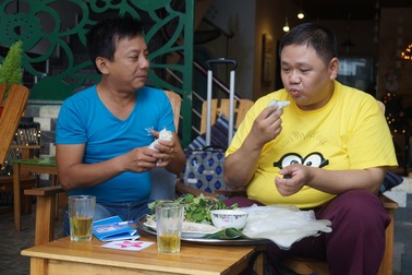 Minh Béo trổ tài nấu ăn