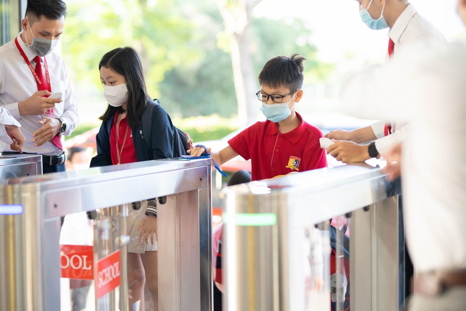 Chùm ảnh: Học sinh Sài Gòn háo hức trở lại trường sau gần 1 tháng nghỉ Tết - 16 Chùm ảnh: Học sinh Sài Gòn háo hức trở lại trường sau gần 1 tháng nghỉ Tết - 16