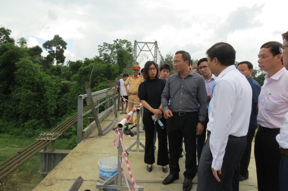 Lời kể ám ảnh của nhân chứng vụ ô tô lao xuống sông 5 người tử vong - 7 Lời kể ám ảnh của nhân chứng vụ ô tô lao xuống sông 5 người tử vong - 7